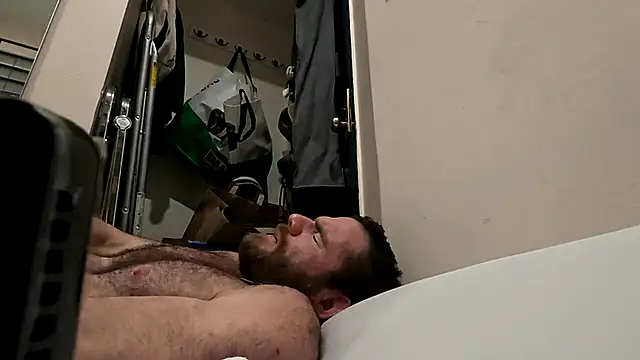 Bighairytopping online show from June 7, 2026, 10:46 pm