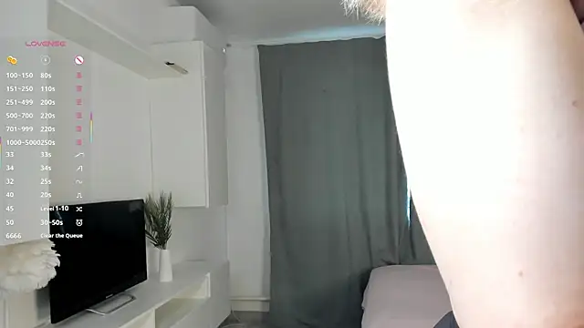 MarenRawicki online show from November 4, 2025, 9:41 am