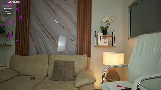 MilaCrave online show from October 11, 2025, 11:42 am