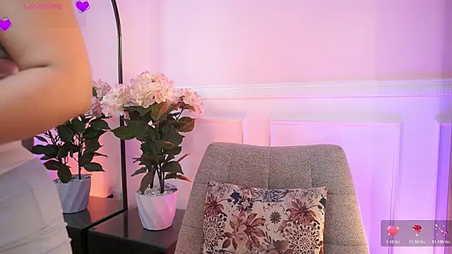 MilaCrave online show from April 6, 2026, 11:44 am