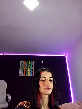 ingrid zese  online show from November 21, 2025, 7:45 pm