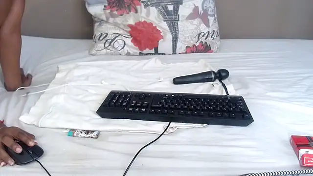 TALLHORNYBEAR online show from October 2, 2025, 8:54 am