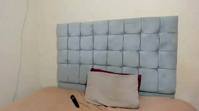 curveAss222 online show from October 18, 2025, 5:35 pm