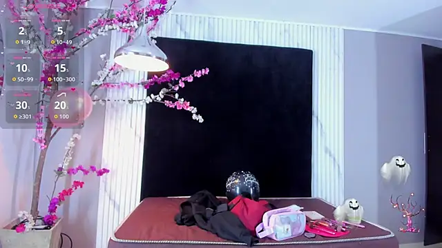 MONIK FOX CR online show from October 27, 2025, 7:40 pm