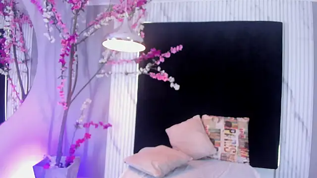 MONIK FOX CR online show from October 30, 2025, 7:25 pm