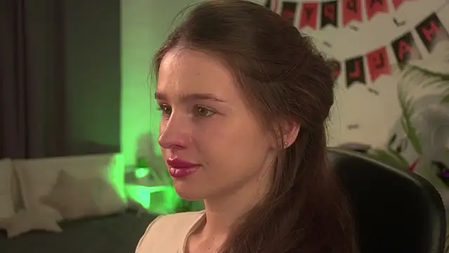 Olivia Farrell online show from October 22, 2025, 12:49 pm