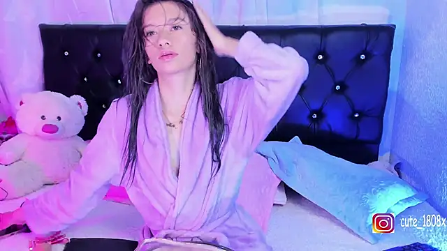 Snapshot of Sofiia_cute_ chatting on October 18, 2025, 4:04 am Sofiia cute online show from October 18, 2025, 4:04 am