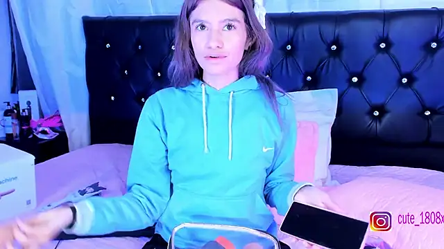 Snapshot of Sofiia_cute_ chatting on October 31, 2025, 4:02 am Sofiia cute online show from October 31, 2025, 4:02 am