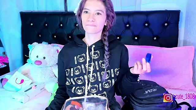 Snapshot of Sofiia_cute_ chatting on November 6, 2025, 4:24 am Sofiia cute online show from November 6, 2025, 4:24 am