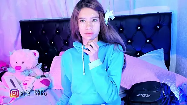 Snapshot of Sofiia_cute_ chatting on November 18, 2025, 3:34 am Sofiia cute online show from November 18, 2025, 3:34 am