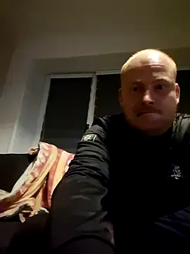 Snapshot of svenni2525 chatting on October 6, 2025, 4:43 am svenni2525 online show from October 6, 2025, 4:43 am