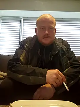 Snapshot of svenni2525 chatting on October 13, 2025, 9:31 am svenni2525 online show from October 13, 2025, 9:31 am