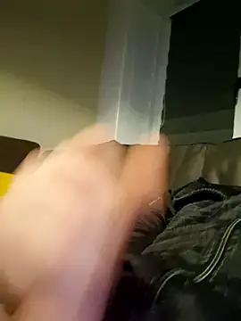 Snapshot of svenni2525 chatting on October 17, 2025, 12:01 am svenni2525 online show from October 17, 2025, 12:01 am