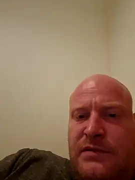 Snapshot of svenni2525 chatting on October 25, 2025, 1:24 am svenni2525 online show from October 25, 2025, 1:24 am