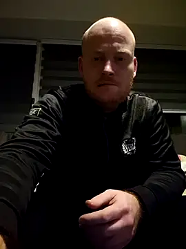 Snapshot of svenni2525 chatting on October 28, 2025, 2:15 am svenni2525 online show from October 28, 2025, 2:15 am