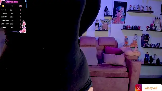 winnylove1 online show from June 10, 2026, 11:35 pm