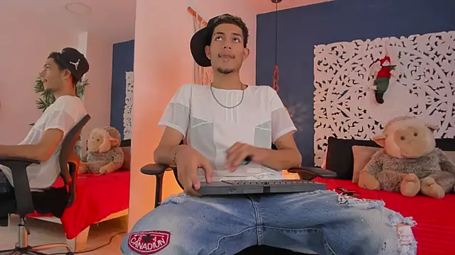 Adonis WB online show from November 14, 2025, 12:53 am