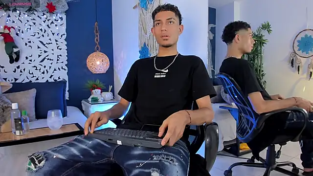 Adonis WB online show from December 17, 2025, 7:42 pm