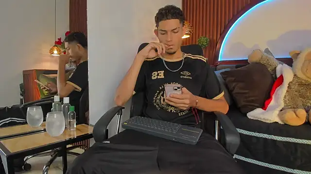 Adonis WB online show from December 19, 2025, 9:00 pm