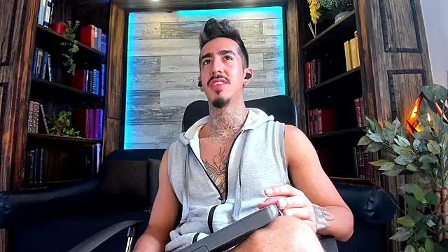 Donovan Desmond online show from December 4, 2025, 8:28 pm