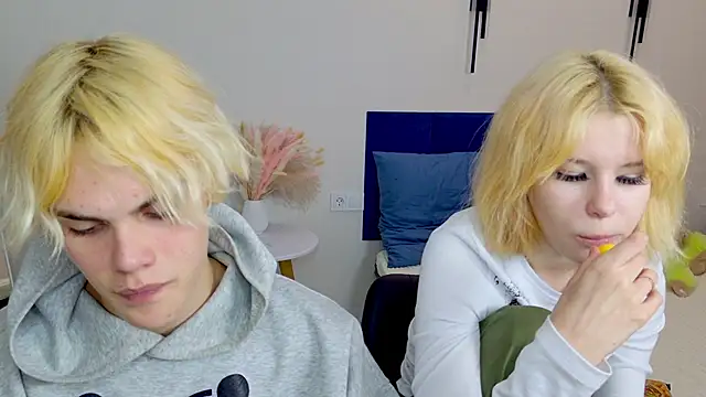 Snapshot of Bonnie_And_C1yde chatting on October 2, 2025, 5:09 pm Bonnie And C1yde online show from October 2, 2025, 5:09 pm