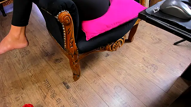 TaylorGrace online show from October 17, 2025, 4:04 am