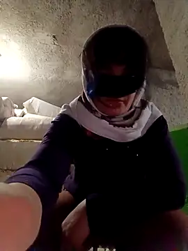 Snapshot of ezgi2545 chatting on October 17, 2025, 6:10 pm ezgi2545 online show from October 17, 2025, 6:10 pm