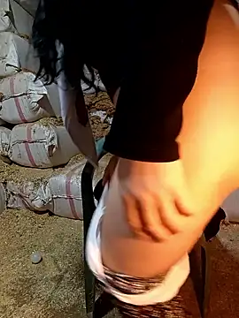 ezgi2545 online show from April 13, 2026, 11:05 am