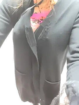 pink-mai online show from December 14, 2025, 4:07 am