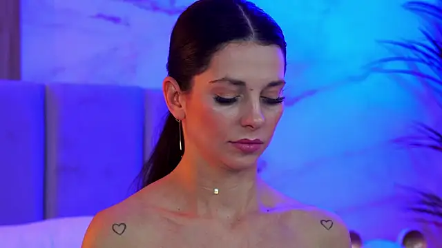 EllyLynn online show from December 18, 2025, 8:26 pm