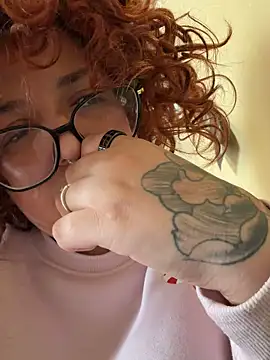 Snapshot of chiaretta_loveit chatting on November 6, 2025, 2:40 pm chiaretta loveit online show from November 6, 2025, 2:40 pm