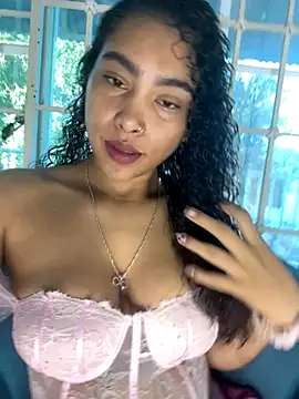 SophieD online show from December 4, 2025, 12:03 pm