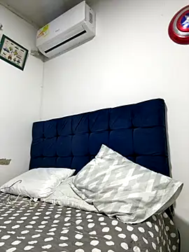 blackbullger  online show from October 26, 2025, 12:49 am