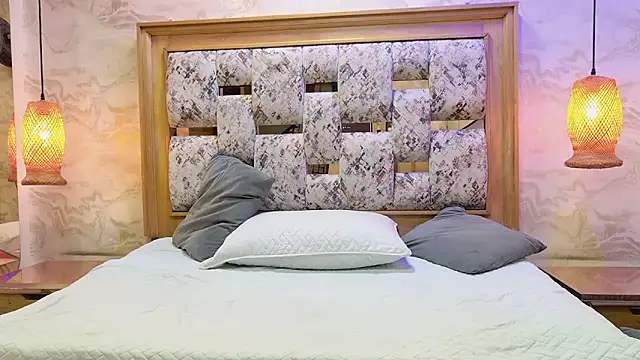 julyana mendez online show from October 12, 2025, 7:35 pm