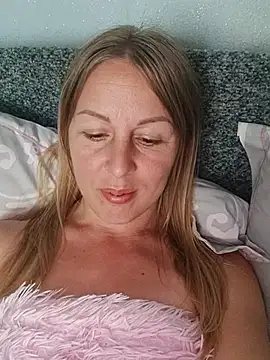 Snapshot of LunaSugarX chatting on September 17, 2025, 2:52 pm LunaSugarX online show from September 17, 2025, 2:52 pm