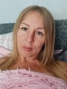 Snapshot of LunaSugarX chatting on September 18, 2025, 8:27 am LunaSugarX online show from September 18, 2025, 8:27 am