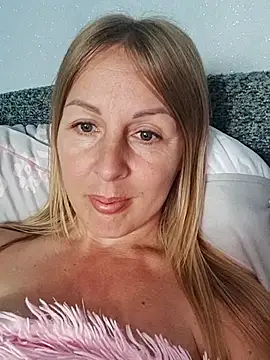 Snapshot of LunaSugarX chatting on September 19, 2025, 11:33 am LunaSugarX online show from September 19, 2025, 11:33 am