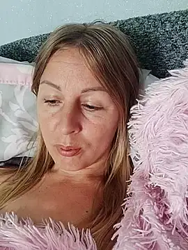 Snapshot of LunaSugarX chatting on September 20, 2025, 9:10 am LunaSugarX online show from September 20, 2025, 9:10 am