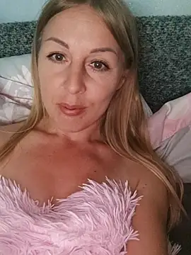 Snapshot of LunaSugarX chatting on September 24, 2025, 12:41 pm LunaSugarX online show from September 24, 2025, 12:41 pm