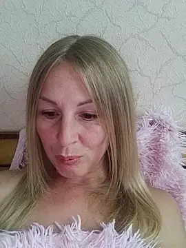 Snapshot of LunaSugarX chatting on October 4, 2025, 11:52 am LunaSugarX online show from October 4, 2025, 11:52 am