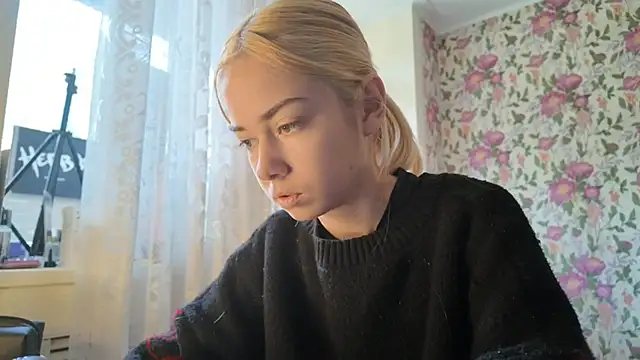 Witching Moon online show from October 3, 2025, 8:11 am