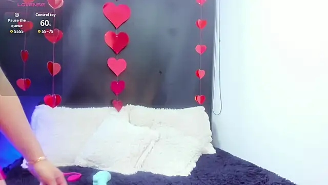 Lila Cox online show from September 29, 2025, 11:04 am