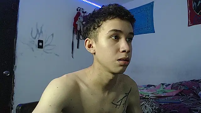Snapshot of whiteboy69902 chatting on October 21, 2025, 6:19 pm whiteboy69902 online show from October 21, 2025, 6:19 pm
