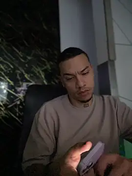 AlphaMasterXxx online show from November 6, 2025, 6:36 am