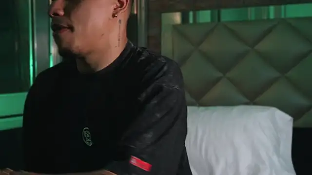 AlphaMasterXxx online show from April 13, 2026, 3:56 am