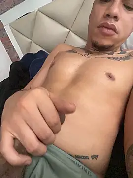AlphaMasterXxx online show from May 21, 2026, 1:07 pm