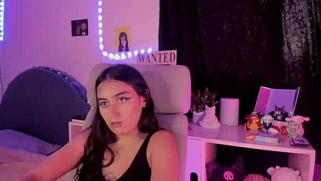 namiiwhite online show from October 8, 2025, 10:18 pm