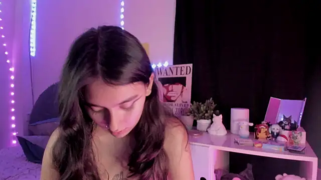 namiiwhite online show from October 10, 2025, 1:37 am