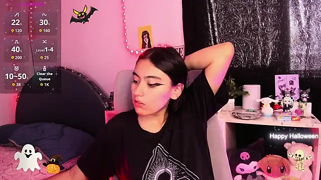 namiiwhite online show from November 1, 2025, 5:48 pm