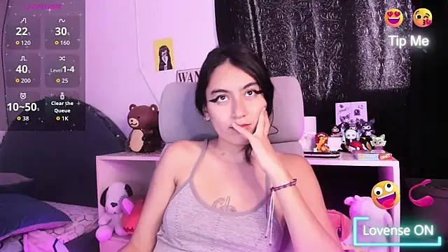 namiiwhite online show from November 5, 2025, 1:22 pm